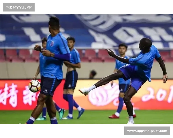 上海申花多次受益争议判罚引发球迷热议公平公正问题